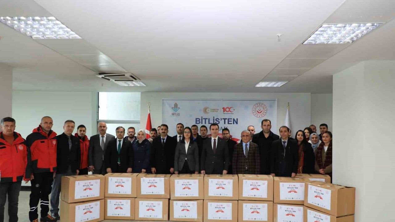 Bitlis’te öğrencilere mont ve bot yardımı