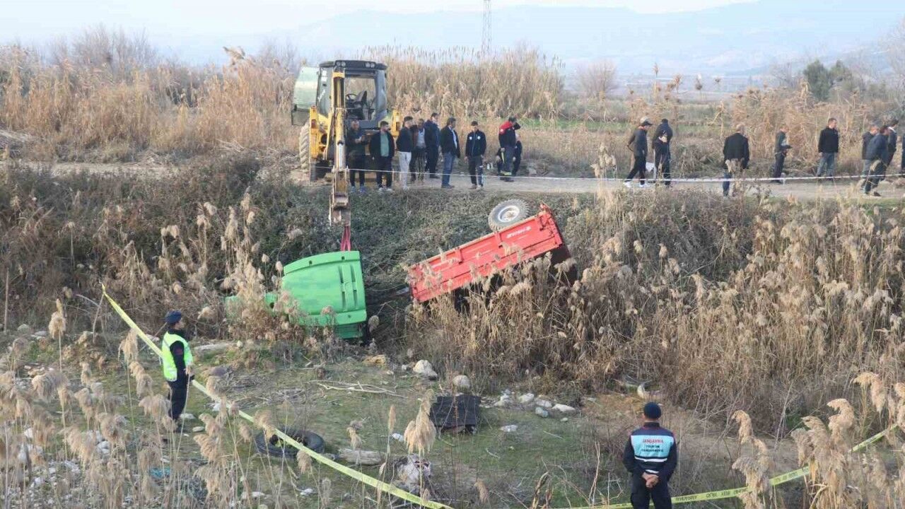 Traktör dere yatağına düştü: Dede öldü, torunu yara almadan kurtuldu