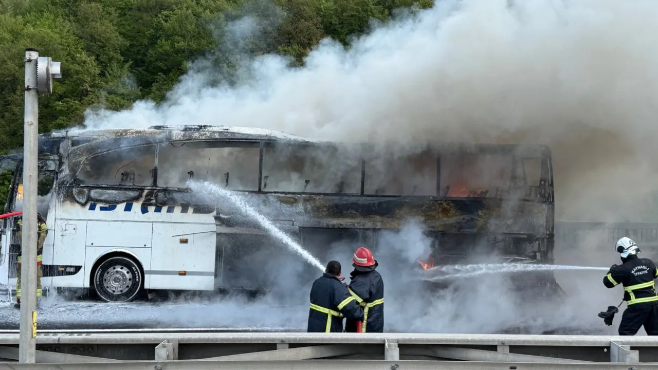 Düzce'de otobüs yandı