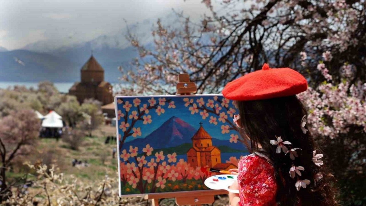 Akdamar Adası Badem Çiçeği Foto Safarisi sonuçlandı