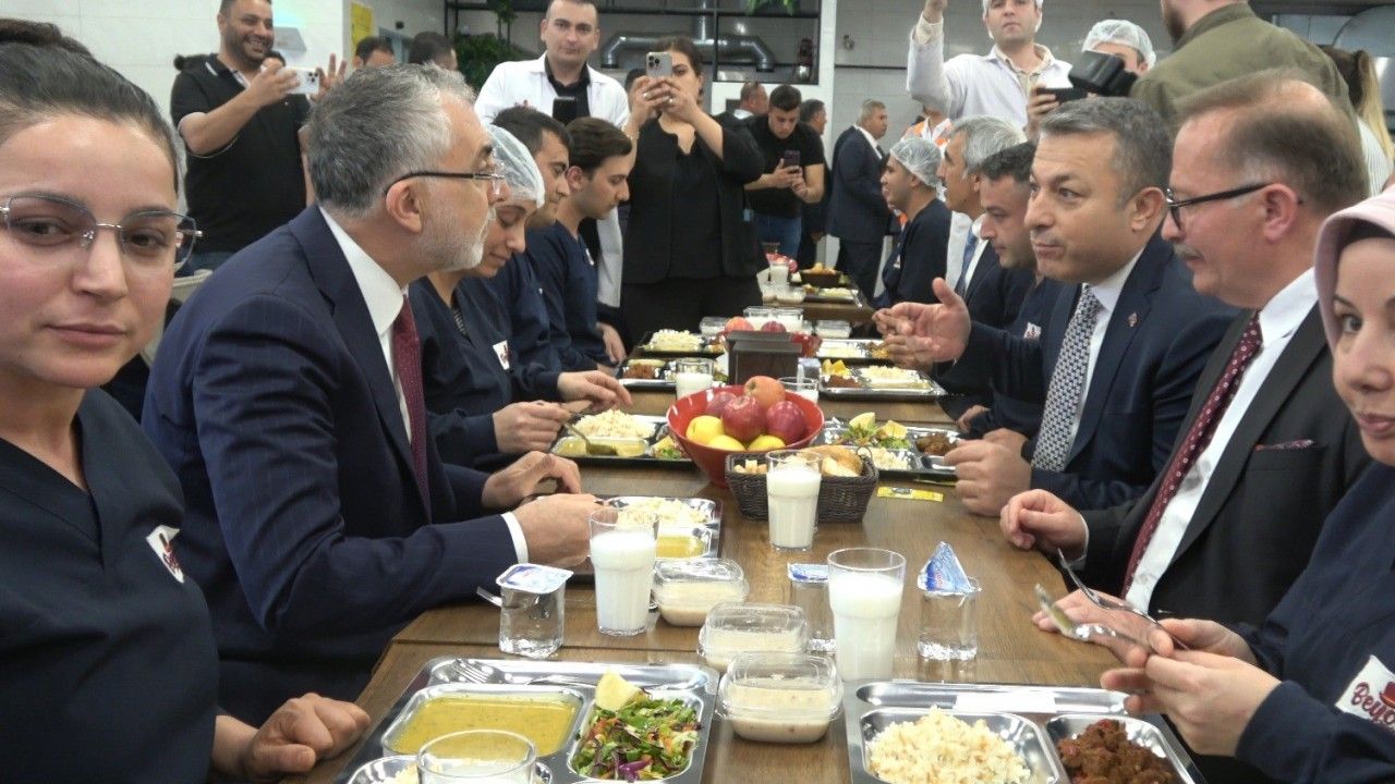 Bakan Işıkhan, Kilis’te işçilerle aynı sofrada buluştu