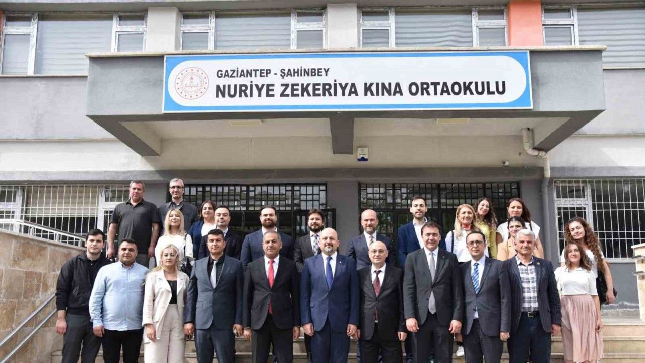 Nuriye Zekeriya Kına Ortaokulu’nda "Gaziantep Sanayi Odası Kütüphanesi" açıldı