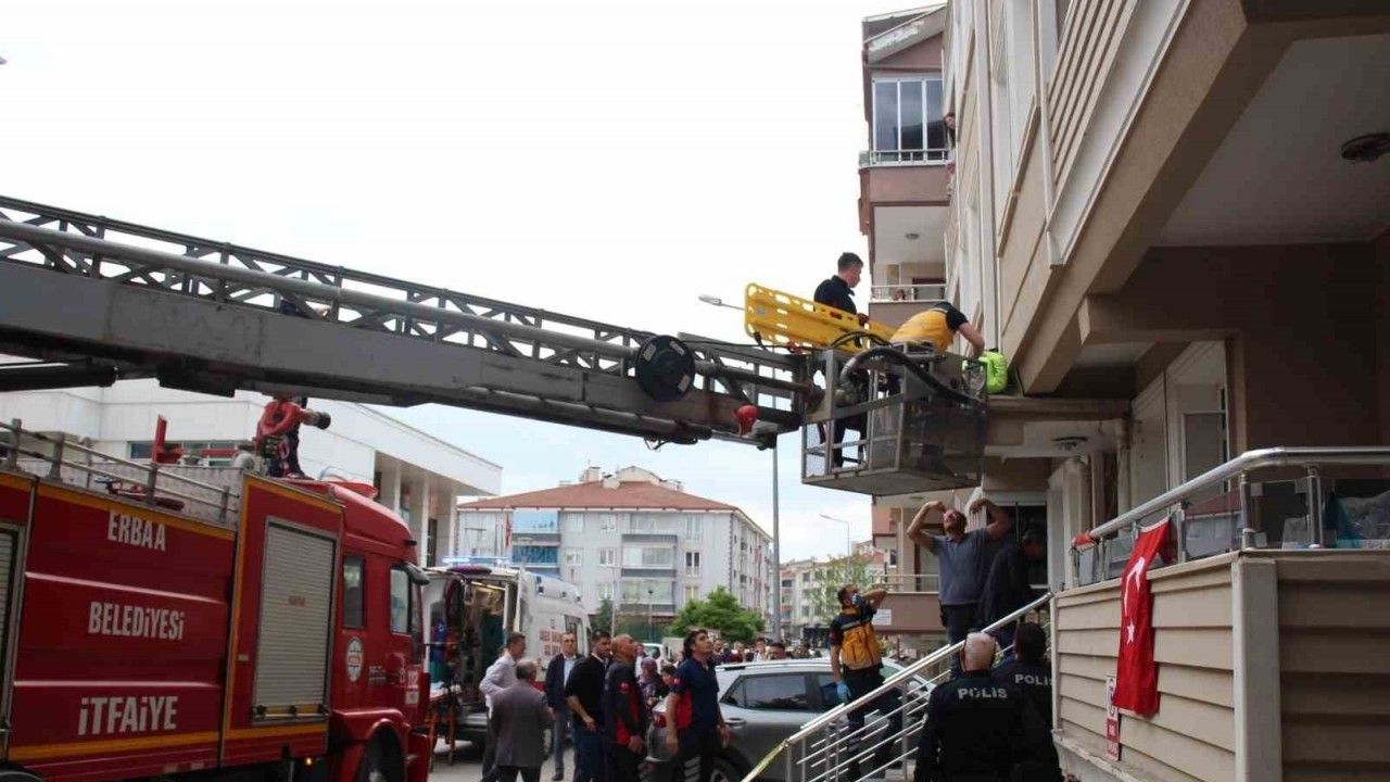 Terastan düşen alzheimer hastası hayatını kaybetti