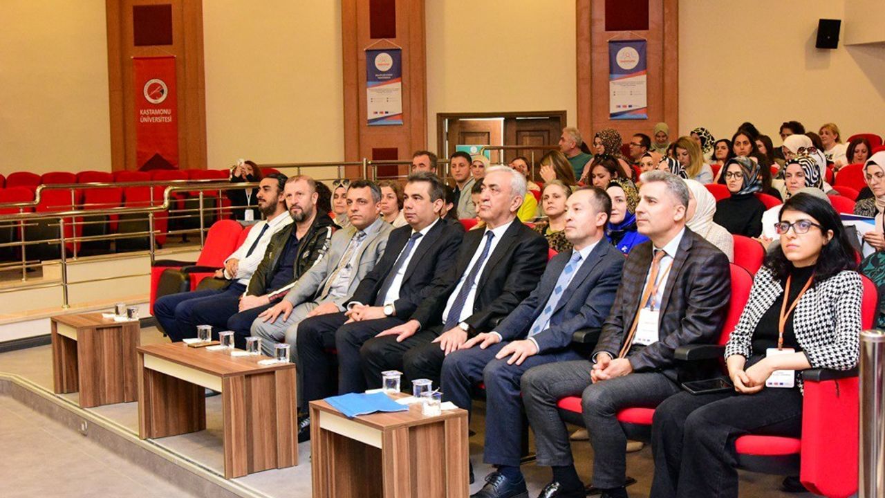 Kastamonu Üniversitesi’nde Dijital Yeterlilik Konferansı ve Çalıştayı yapıldı