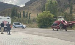 Ambulans helikopter kalp krizi geçiren hasta için Erzurum-Artvin kara yoluna indi