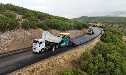 Bingöl köy yollarında asfalt çalışmaları sürüyor