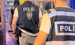 Polisin çalışmasında 2 aranan şahıs yakalanırken, 1 işletmeye işlem yapıldı