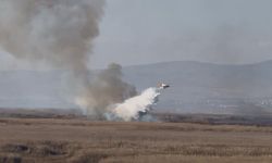 Eber Gölü’ndeki yangın havadan yapılan müdahaleyle söndürüldü