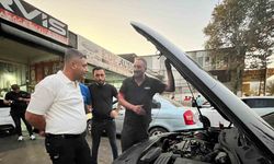 Otomobili tamirden erken çıkınca davul zurna eşliğinde oynayarak teslim aldı