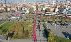 Pendik’te 101 metrelik Türk bayrağıyla Cumhuriyet kutlaması havadan görüntülendi