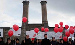 Filistinli çocuklara destek için balon uçurdular