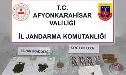 Jandarma uyuşturucu ile yakalanan 4 şüpheliyi gözaltına aldı