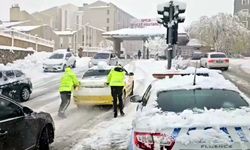 Kar trafiği aksattı, küçük çaplı kazalar meydana geldi