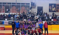 Kayseri derbisini Elit Voleybol kazandı