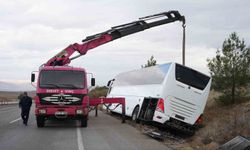 Kırıkkale’de otobüs yan yattı: 30 kişi yara almadan kurtuldu