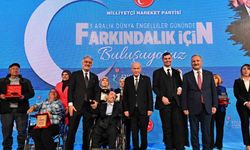 MHP Genel Başkanı Bahçeli, engelli bireylerin anne ve babasının elini öptü