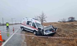 Ambulansla otomobil çarpıştı: 1 kişi hayatını kaybetti