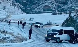 Buzlanan yollar sürücülere zor anlar yaşattı