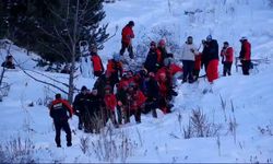 Palandöken Kayak Merkezi’nde çığ düştü. 3 kişinin kurtarıldığı, 2 kişinin çığ altında kaldığı ve AFAD ekiplerinin olay yerine geldiği öğrenildi.