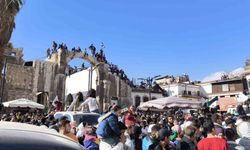 Şam’daki tarihi Emevi Camii’nin zincirleri kırıldı