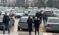 Yabancı uyruklu aileyi, "Adınız terör örgütü ile ilişkilendirilmiş" diyerek 500 bin lira dolandırdılar