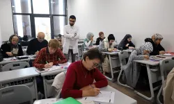 Sakarya'da farklı renk ve kültürlerden insanlar Türkçe’yi öğreniyor