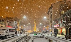 Bayburt kent merkezi beyaza büründü, çocuklar karın tadını çıkarttı