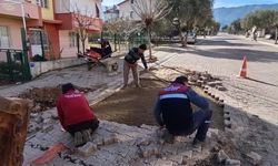 Karacasu’da bozuk yollar bakıma alındı