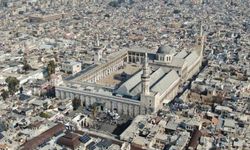 Tarihi Emevi Camii’nde restorasyon öncesi son cuma namazı