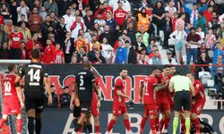 Trendyol Süper Lig: Antalyaspor: 0 - Beşiktaş: 0 (İlk yarı)