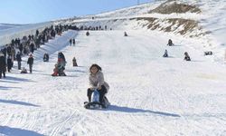 Yedikuyular Kayak Merkezi, hafta sonu 15 bin ziyaretçiyi ağırladı