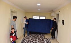 Evi yanan itfaiye personeline Başkan Zencirci’den eşya desteği