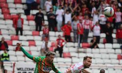 Trendyol Süper Lig: Antalyaspor: 1 - Alanyaspor: 1 (İlk yarı)