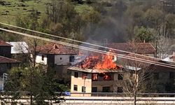 Alevlere teslim olan üç katlı ev kullanılmaz hale geldi