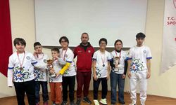 Büyükşehir sporcularından satrançta çifte başarı