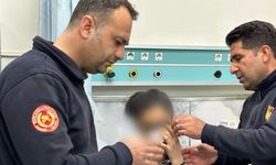 Elbise giyerken gözünü fermuara sıkıştırdı