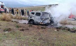 Gaziantep’te otomobille çarpışan hafif ticari araç alev topuna döndü: 2 ölü, 2 yaralı
