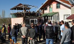 Motosiklet kazasında hayatını kaybeden öğretmen 2 ay önce ölen babasının yanına defnedildi