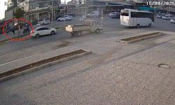 Sahipsiz köpekten korkarak yola fırlayan çocuğa motosiklet çarptı