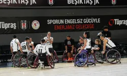 Tekerlekli sandalyeliler potada dostluk maçında buluştu