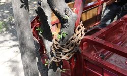4 kilidi kırılıp çalınan motosikletini bu kez gemi zinciriyle bağladı
