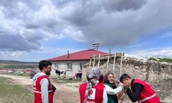 Ağrı Kızılay gönüllülerinden annelere anlamlı sürpriz