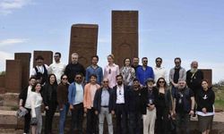 Ahlat’taki tarihi Selçuklu Mezarlığı’na ünlü akını