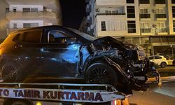 Alanya’da alkollü sürücü park halindeki araçlara çarptı