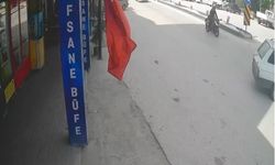 Aniden şerit değiştiren otomobile çarpan motosikletin sürücüsü yaralandı