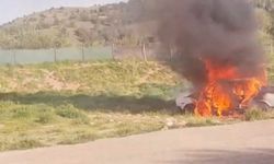 Ankara’da boş arazide araç yangını