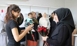 Anneler Günü’nde kadın kursiyerler unutulmadı