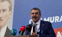 Bakan Tekin: "Okulumuzun 14-15 dönüm arazi içerisinde 10 metrekare payı olduğu için dava açan belediye başkanları var"