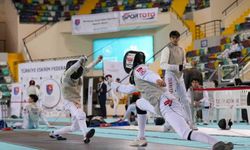 Balıkesir’de sporcular eskrimde şampiyonluk için yarışıyor