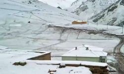 Başkale’de Mayıs ayında kar yağışı etkili oldu